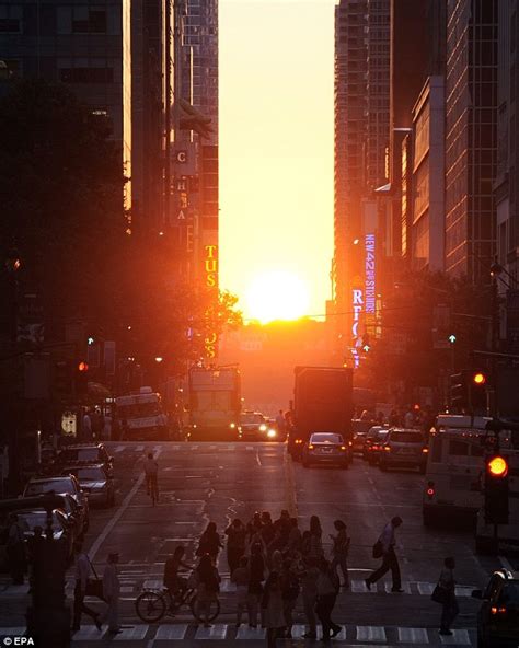 Manhattanhenge Part Two Sees Sun Set On New York Solstice
