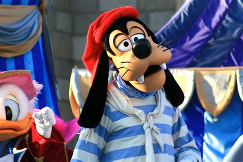 Goofy At Disney Character Central