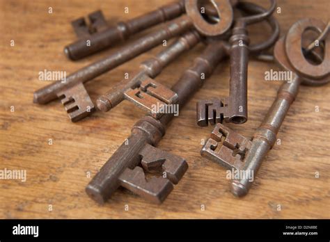 Bunch Of Old Fashioned Vintage Keys Stock Photo Alamy