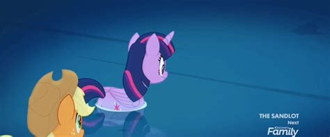 29 ocak 2021 tarihinde abd'de gösterime giren suç, gerilim ve dram türdeki küçük i̇puçları filminde dikkat çeken isimler olarak denzel washington başta olmak üzere, rami malek ve jared leto'yu görüyoruz. Pin on My Little Pony