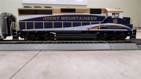 Ho Scale Athearn Rocky Mountaineer GP40 2 Locomotive And VIA Passenger