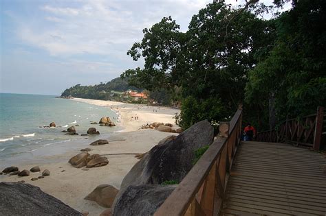 The coastline is strewn with large brown boulders that look almost like they have been beautifully arranged. Teluk Cempedak - GoWhere Malaysia