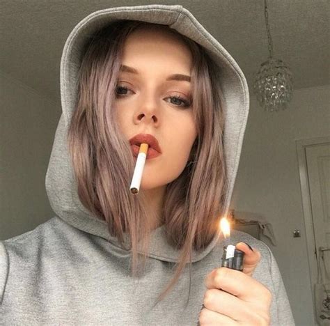 ᴘɪɴᴛᴇʀᴇsᴛ ⋆ ᴊᴏᴜɪʀxʙɪᴛᴄʜ smoking teen smoking ladies girl smoking grunge aesthetic aesthetic