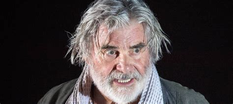 Auf druck des vaters begann er gleichzeitig. Peter Simonischek wird 70: Mit Haut und Haar, Zunge und ...