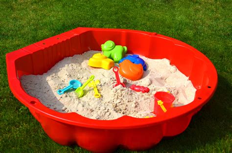 Es wird draußen im garten oder im park eine startlinie gezogen und ein ziel markiert. Sommer! Garten! Spielzeug? | Planschbecken kinder, Kinder ...