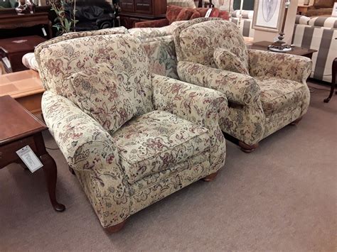 Pair Of Broyhill Floral Chairs Delmarva Furniture Consignment
