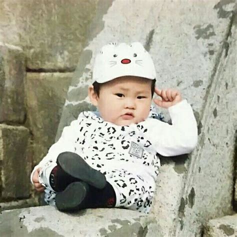 Exo Xiumin Kim Minseok Exo Chanyeol And Do Xiumin Instagram Baby