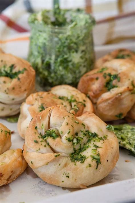 Easy Garlic Knots Recipe Made With Refrigerated Breadsticks Dough