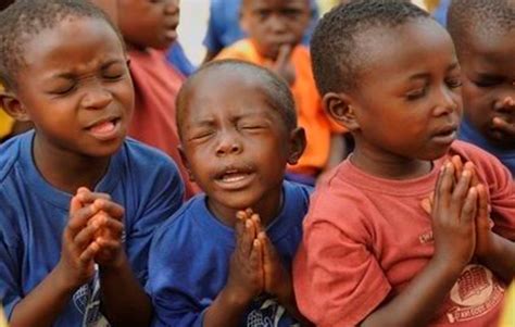 En África NiÑo Eleva Una OraciÓn Que Conmueve A Dios Cry Of Faith