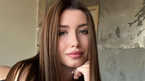 María Ivanova se convierte en conejita y como buena rusa luce perfecta