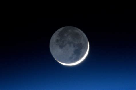 Luyện thi thpt qg vật lý 2022. Space in Images - 2016 - 02 - Waxing Moon
