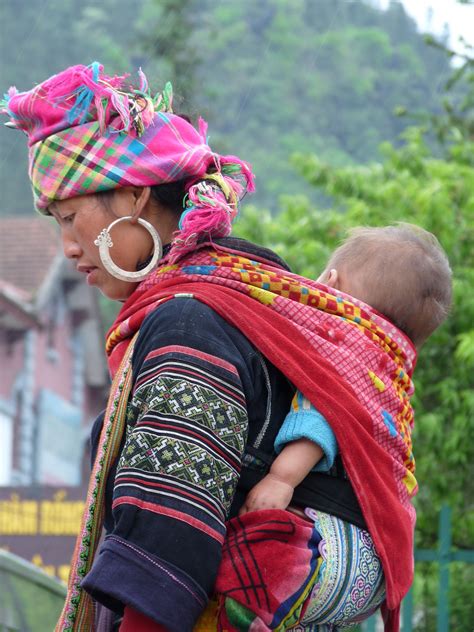 beatifully-dressed-hmong-woman-in-sapa,-vietnam-hmong-women