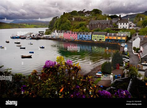 Promenade à Portree Isle Of Skye Scotland Royaume Uni Europe