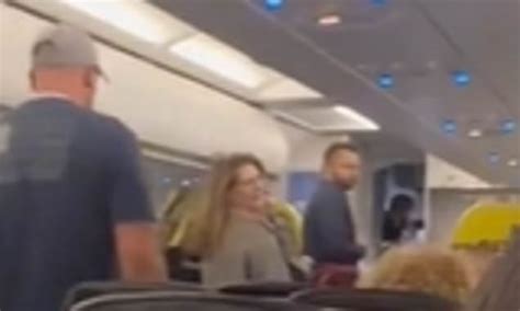 angry karen goes viral after being kicked off spirit airlines flight daily mail online