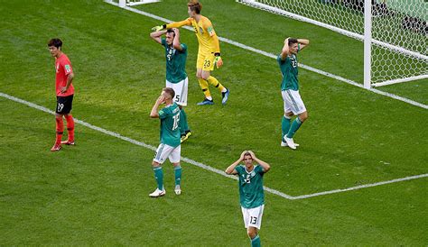 Bis lehrer konrad koch seinen schülern einen der fußballvater konrad koch brachte 1874 den fußball nach deutschland. Noten und Einzelkritik zu Deutschland - Südkorea: Özil und ...