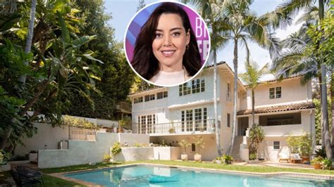 Aubrey Plaza Bought A Los Angeles House Dirt
