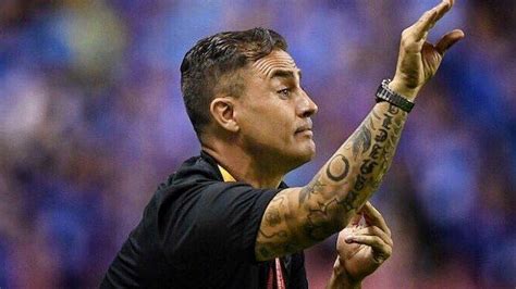 Keduanya tampak tegang sepanjang pertandingan dan turut bersorak saat peluit akhir berbunyi. Fabio Cannavaro Berhasrat jadi Pelatih Real Madrid ...