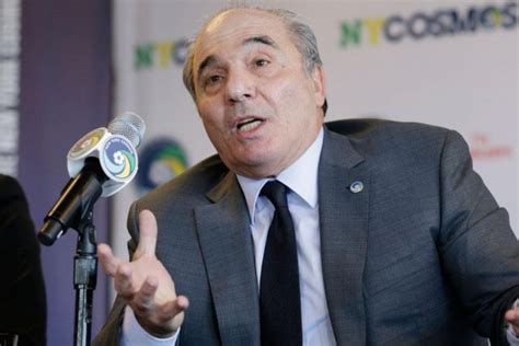 L'imprenditore italoamericano rocco commisso ha concluso l'acquisto della fiorentina dalla famiglia della valle si stima che il patrimonio di commisso sia di poco inferiore ai 5 miliardi di dollari. Chi è Rocco Commisso? Il "Mister X" da 4,5 miliardi di dollari, pronto ad acquistare il Milan