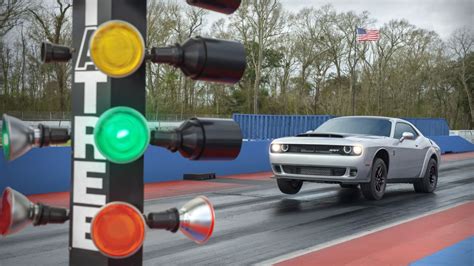 Last Dodge Challenger Makes 1010 Hp Has Optional Parachute Cnn Business