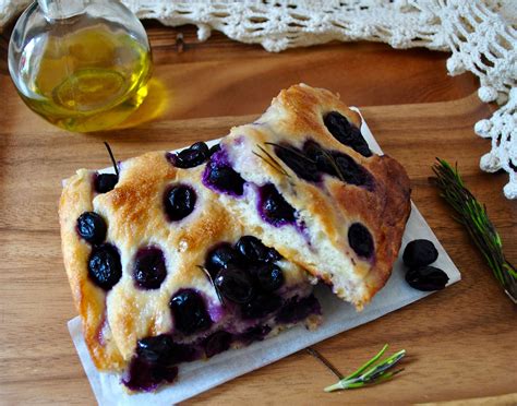 Ricca di frutta ma non bagnata. La Schiacciata con l'uva - AIFB