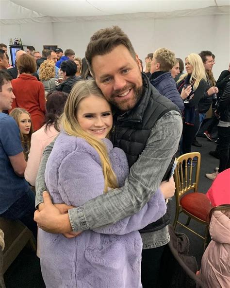 Former atomic kitten singer kerry katona has said she would actively encourage her daughters molly, 18, and lilly, 16, to go. Brian McFadden Umarmungen ex-Frau Kerry Katona ' s Tochter ...
