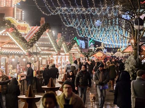 Berlin Attack Crowds Return To Reopened Christmas Market In Show Of
