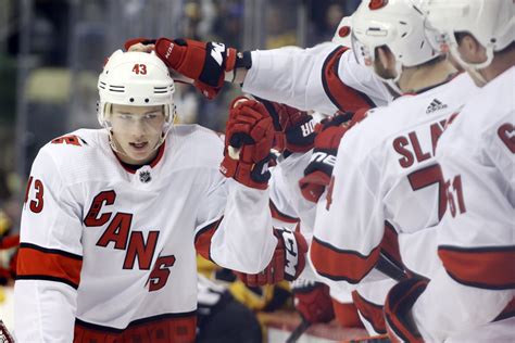 Geekie has shown well with ahl charlotte, posting 41 goals and 47 helpers in 128 outings. Morgan Geekie, à son premier match, mène les Hurricanes à ...