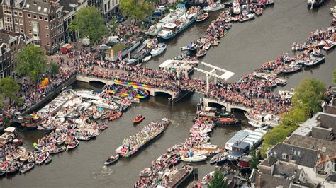 grote drukte in amsterdam tijdens canal parade nu het laatste nieuws het eerst op nu nl