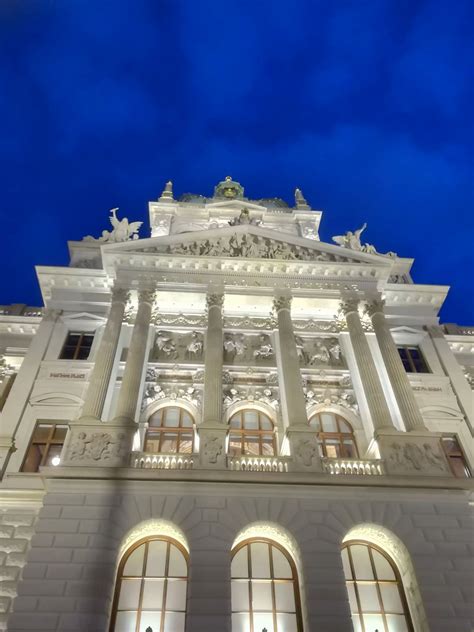 Probíhající rekonstrukce historické budovy národního muzea zachrání významnou národní kulturní památku a promění ji v moderní muzejní prostor přímo v centru. Národní muzeum Praha | Kam se vydat.cz