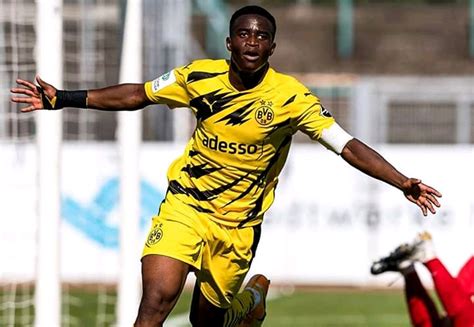Ask / say what you think about tonton zola moukoko Allemagne : Youssoufa Moukoko (15 ans) pourrait jouer la ...