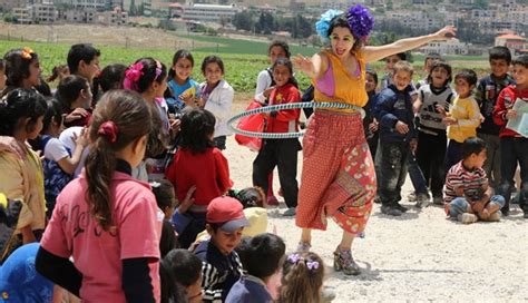 Clowns Without Borders Entertain Syrian Refugee Children Foto En
