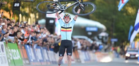 131 037 tykkäystä · 23 736 puhuu tästä. Remco Evenepoel met 55 koersdagen klaargestoomd voor ...