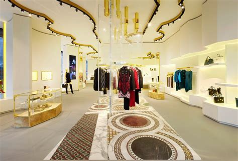 MIKE KAGEE FASHION BLOG : VERSACE OPENS A NEW BOUTIQUE IN DUSSELDORF 