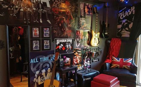 Pin By Jessie Lago On Dive Bar Rock Bedroom Punk Room Punk Rock Bedroom