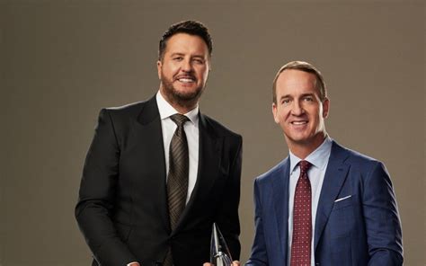 Luke Bryan And Peyton Manning Dont Agree On How To Tackle Cma Awards