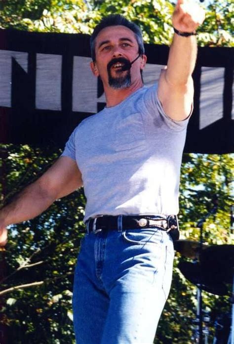 Look Over There Country S Aaron Tippin Country Music Stars