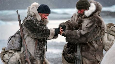 2 Homens Lutam Pela Sobrevivência Durante Uma Expedição No Gelo Em