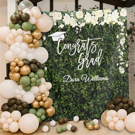 This Grass Wall Photobooth Backdrop Is An Inexpensive Way To Visually