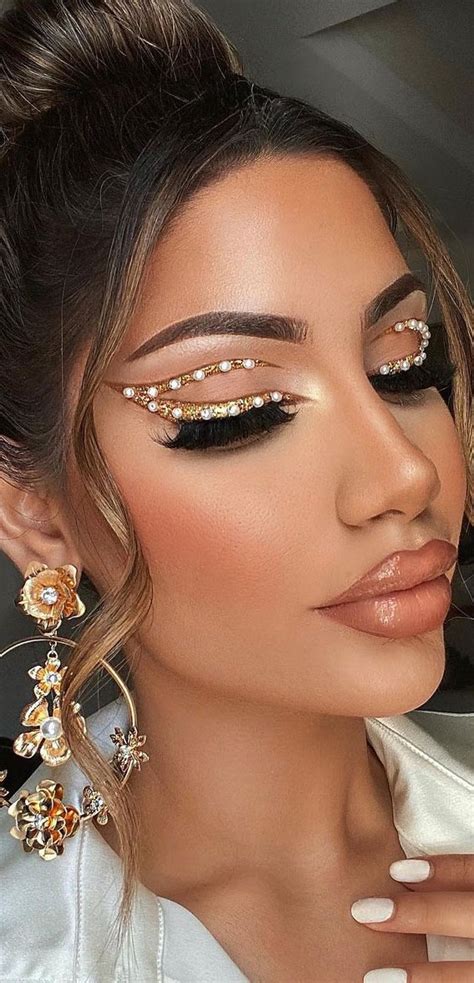 Stunning Makeup Looks 2021 Gold Graphic Line And Pearl