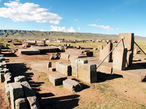 Mi teoria es que puma punkú se hizo como una base para usarla mientr.as los extraterestres hacian su obra en la tierra.una vez terminado sus trabajos la destruyen para que otros extraterrestres la. Puma Punku, Bolivia (con imágenes) | Tiahuanaco, Tiwanaku, Arqueología
