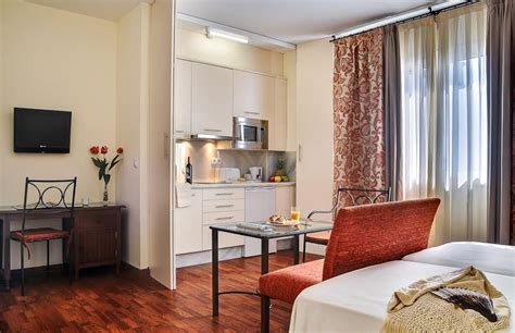 Comfortable apartment with kitchen, near giralda tower. Apartamentos Murillo, en Sevilla | Decoración hogar ...