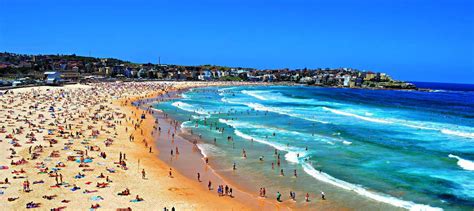 Bondi Beach Op Ongeveer Acht Kilometer Van Het Centrum Van Sydney Ligt