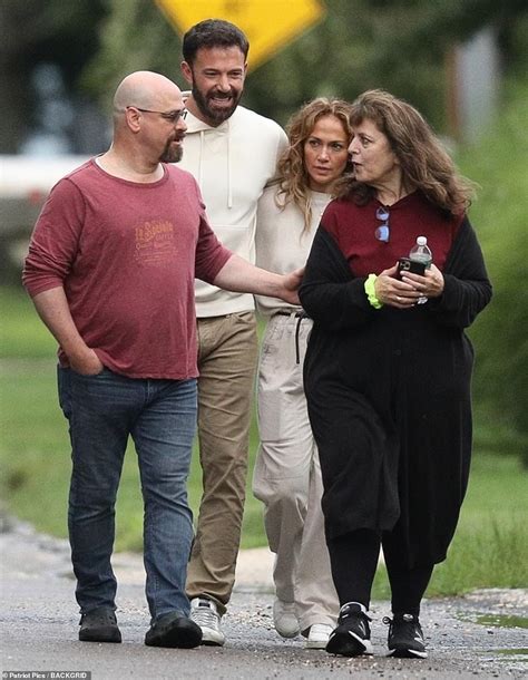 Jennifer Lopez And Ben Affleck Cant Keep Their Hands Off Each Other On