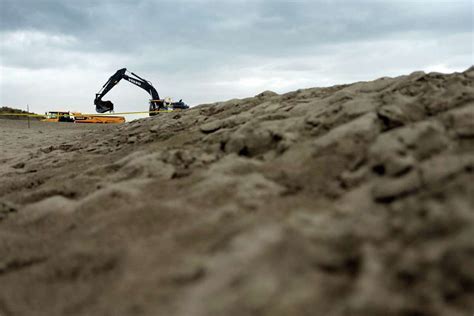 Why Sf Is Moving 42000 Tons Of Sand Down Ocean Beach