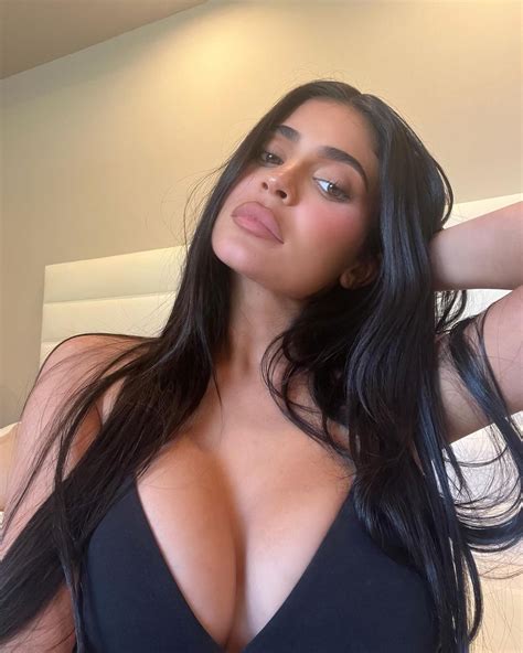 Kylie Jenner Spills Out Of Plunging Black Bra In Racy Pic But Kardashian Fans Say Kim S Trying