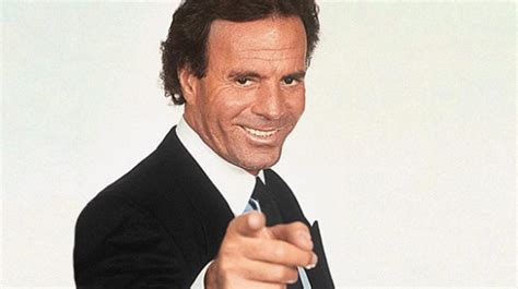 Spanish singer/songwriter julio iglesias is proof that romance is alive and well. 23 de septiembre de 1943: Nace el cantante español Julio ...