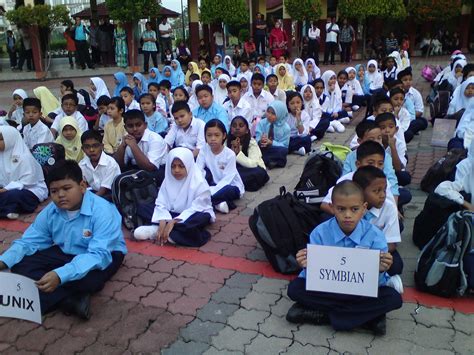 Murid yang datang lebih dulu daripada guru, merupakan penerapan adab yang ada dilingkungan pendidikan. Sekolah Kebangsaan Taman Putra Perdana: Suasana Hari ...