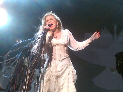 Fleetwood Mac News Front Row Photos Stevie Nicks Live At Jones