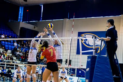 Womens Volleyball Sweeps Weekend