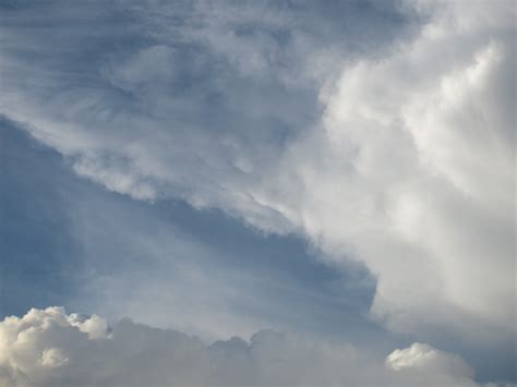 Gambar Langit Suasana Siang Hari Cuaca Gumpalan Awan Biru